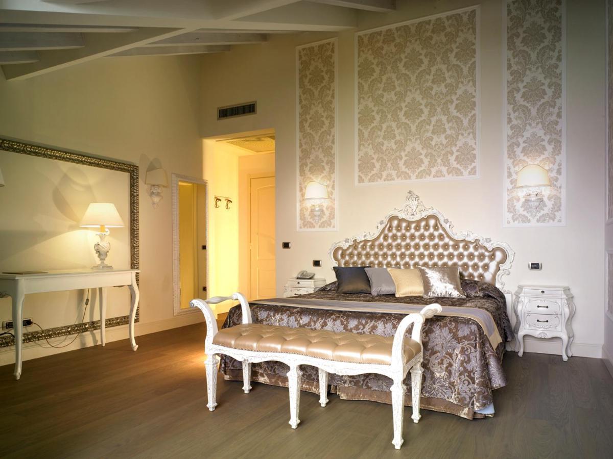 Hotel Villa Del Sogno ガルドーネ・リヴィエラ 部屋 写真