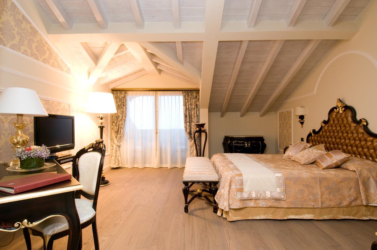 Hotel Villa Del Sogno ガルドーネ・リヴィエラ エクステリア 写真