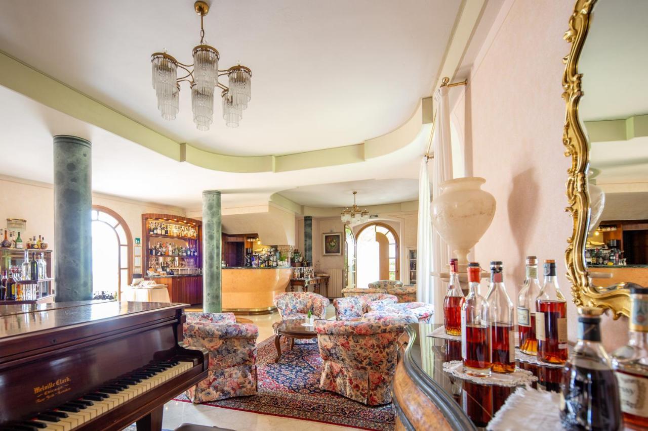 Hotel Villa Del Sogno ガルドーネ・リヴィエラ エクステリア 写真
